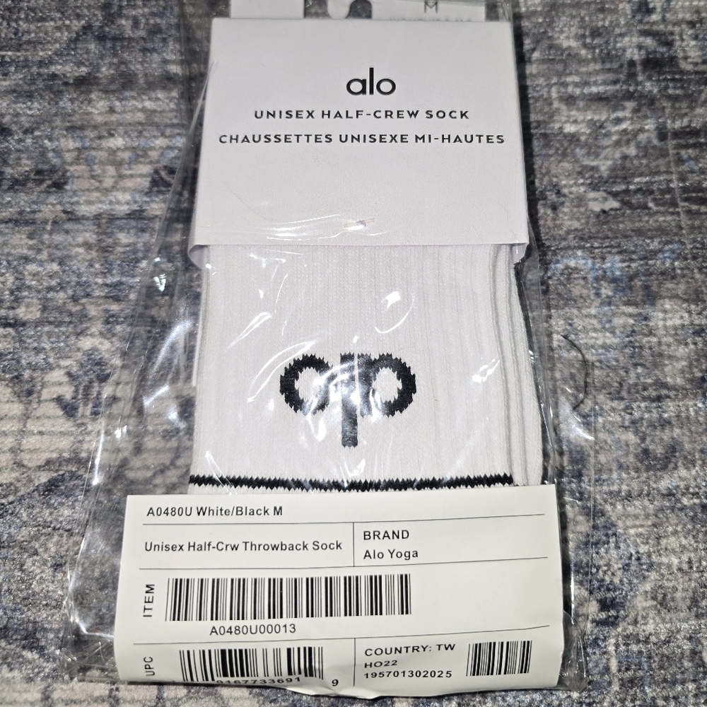 Alo Yoga Unisex Half-Crew Sock Athletic Core: White/Black Medium $34 - Picture 5 of 9